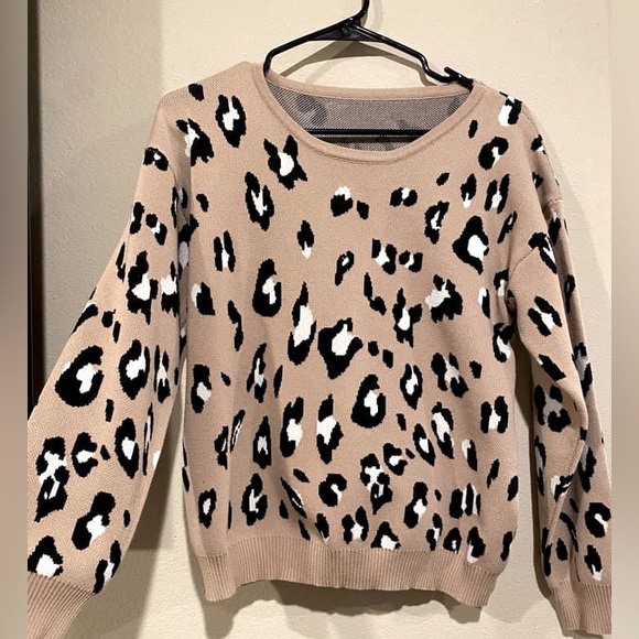 SOLD Leopard Sweater - Picture 1 of 1